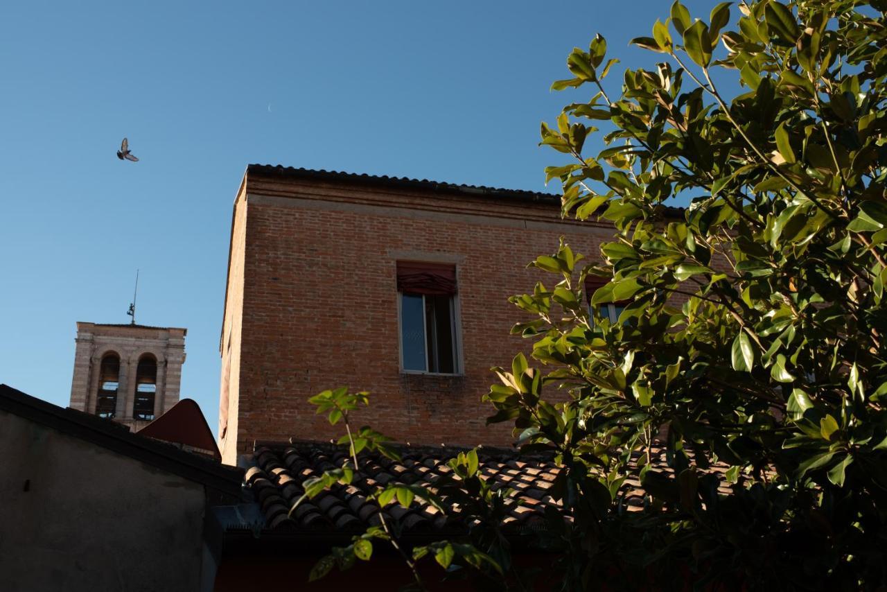 Corte Degli Estensi, romantica mansardina Ferrara Exterior foto